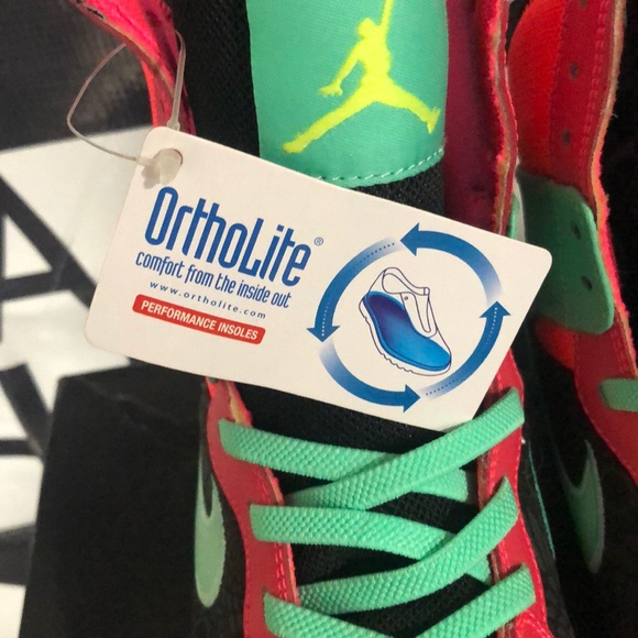 Women’s Jordan 1 - Picture 8 of 8